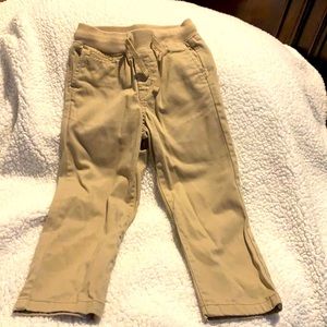 GAP 3T Boys Khaki pants Excellent condition! Drawstring waist.